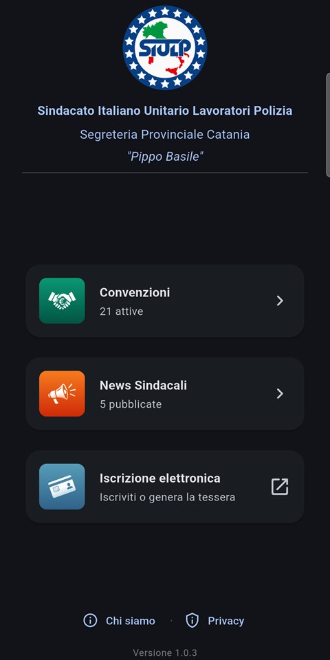 Schermata iniziale dell'app, con le tre sezioni principali